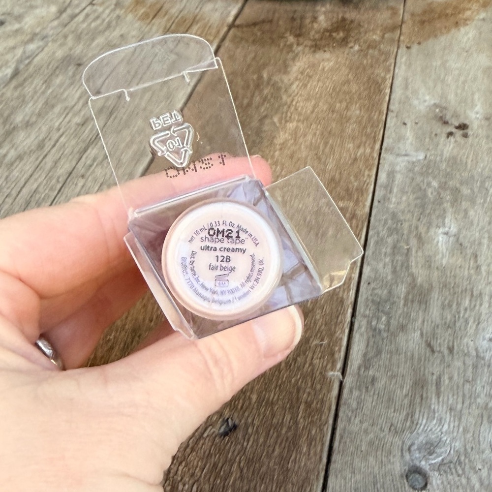Tarte Shape Tape Creamy Concealer - shade 12b fair beige - Picture 3 of 3